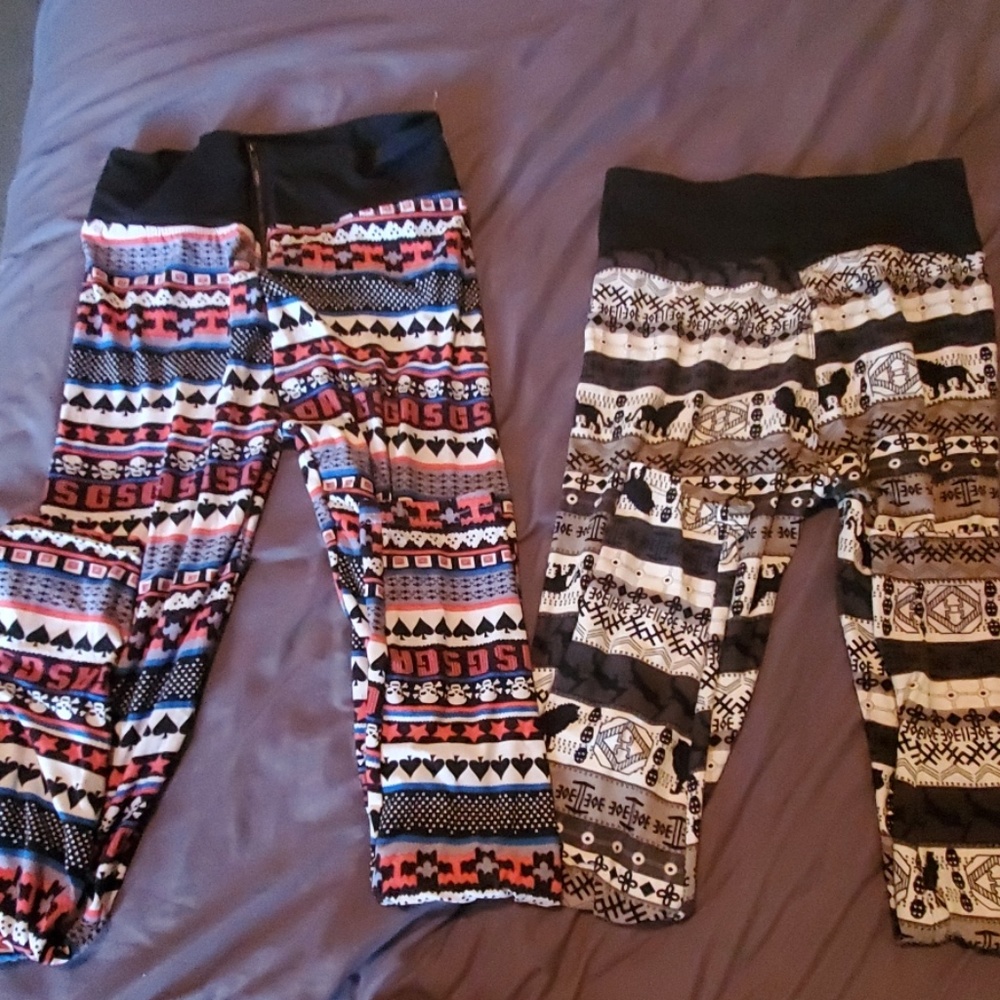 2 pair of leggings